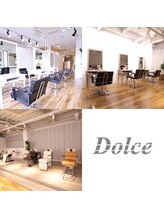 店内は広々リラックス空間♪自然光が存分に入る窓側、落ち着いた雰囲気の奥席☆