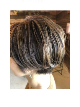 アイドットシーオー(i.co) 動きと立体感のあるカラー