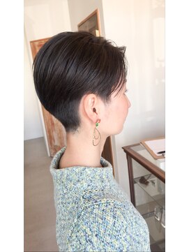 バショ(ba sho) 刈り上げショート 横顔美人 似合わせカット