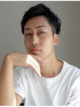 シェリー(Cherie) 刈り上げツーブロックアップバング短髪