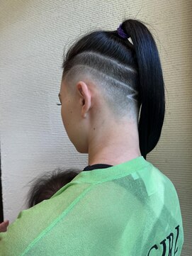 ヴォアソルヂェ オリエンタル(Voasorte ORIENTAL) 【Voasorte ORIENTAL】スキンフェード女子