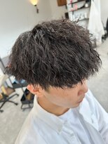 フゥ 宇都宮(FeU)&nbsp;波巻きパーマセンターパートツイストパーマメンズマッシュパーマ