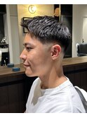 短髪黒髪フェザーアップスキンフェード
