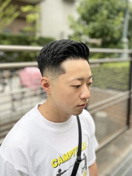 刈部倶楽舞 スキンフェード/サイドパート　フェード/七三/黒髪/ビジネス