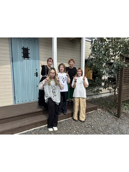 【女性スタッフ多数在籍☆】ママさんスタイリストも多数在籍しているので、小さなお子様連れも大歓迎♪