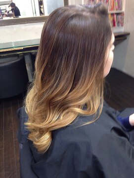 フェリシータ 服部店(felicita) 明暗差くっきり!色鮮やかプラチナグラデーション