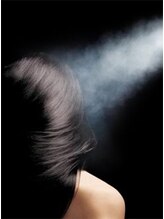 カラー後の髪がイキイキと芯から潤うアフターケアトリートメント！【Aina銀座】