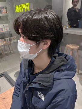 メンズサロン ブロック(Men's Salon bloc) マッシュショート　センターパート　爽やか　ダークカラー　艶感