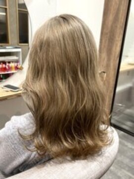 シアエミュー 新越谷店(SHEER emu) 【seina】ホワイトミルクティー