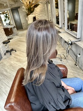 シャル 辻堂(shalu) 派手すぎない立体感のバレイヤージュに髪質改善トリートメント