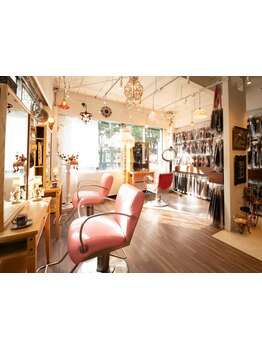 超カワイイ雰囲気の店内は、アンティークショップと間違えられてしまう程のクオリティの高さ☆