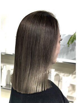 ヘルム(Helm) バレイヤージュ[名駅/透明感カラー/Wカラー/ハイライト]