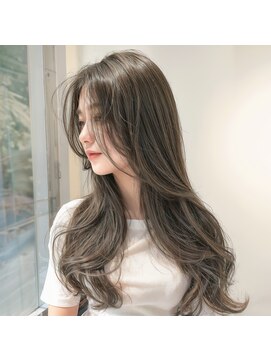 アンフィドットドゥルドゥ(AnFye.dueldo) 韓国ヘア×ロングヘアのレイヤーカットで小顔見え♪