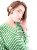 ひし形シルエットの前下がりボブ