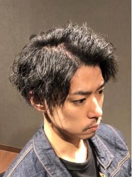 ビーダンディー(Bee dandy) ゆるめツイストスパイラルパーマ ツーブロックマッシュショート