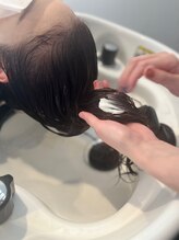 COTAでシャンプー後に過酸化水素や活性酸素を取り除き、脂質と油分を補給します