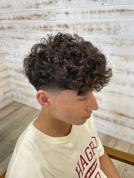 アンソレイユ ヘアー ガーデン(ensoleille hair garden) スペインカール x スキンフェード