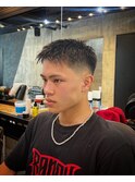 1736黒髪スキンフェード刈り上げツーブロック束間短髪バーバー