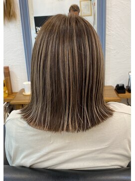 ラッフィスリール(Raffee Sourire) バレヤージュ風白髪ぼかしカラー