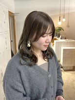 ミーナ バイ アーバン(Meena by urban.)&nbsp;【Meenaハザマ】オリーブカラー×ツヤウェーブ