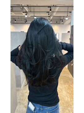 メリー オオサカ(Merly Osaka) 暗髪レイヤースタイル