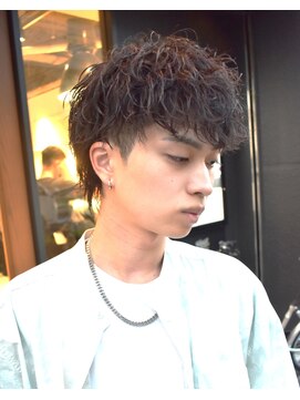 フリーク バーバーショップ 都島店(FREAK BARBER SHOP) MEN’S HAIR/ブルーブラック/フェザーパーマ/ツイストスパイラル