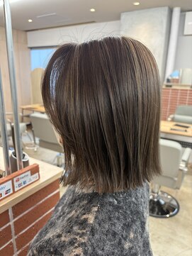 モコヘアーフロール(MOCO hair flor) ホイル10枚で叶う 立体感ハイライト×切りっぱなしボブ