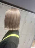 ミルクティーベージュ 切りっぱなしボブ ハイトーン 三宮 元町