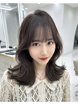 マウル 栄(MAEUL) ミディアムレイヤーカット　透明感カラー