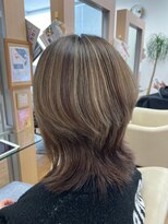 プランタン(Printemps)&nbsp;ナチュラル細めハイライト×レイヤーカット外ハネくびれミディ