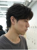 大人の抜け感を演出する、今トレンドのフェザーパーマ