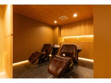 癒髪(yukami)の雰囲気(シャンプー台は落ち着きのある色合いと照明を採用)