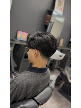 MEN’S HAIR/テーパーフェード/センターパート　S