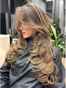 ヌエン 渋谷(NU/EN) 重めミディアムレイヤーカット/バタフライレイヤー/ハイライト