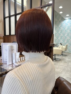 ハグヴィアン(HUG BIEN) オレンジ×切りっぱなしボブ