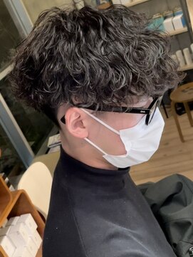 ウェイビーエフティフィフス 横浜西口(WAVEY ft.fifth) 波巻きスパイラルパーマメンズマッシュツーブロックメンズパーマ
