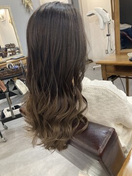 レイリー(LAiLy) ナチュラル　ロング　グラデーションカラー