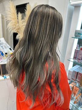 リア(riah) 外国人風カラー/ハイライト/カーキベージュ/透明感