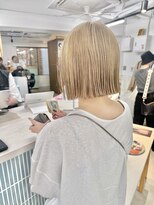 ヒビヲ 天神警固(HIBIO) ショートボブ切りっぱなしボブタッセルボブブリーチダブルカラー