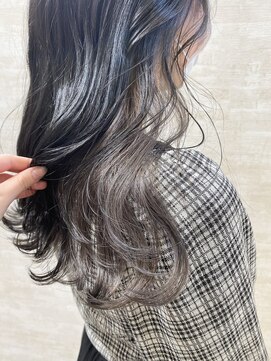 ウタ(Uta) ＊10代・20代＊インナーカラー＊透明感シルバーグレー＊
