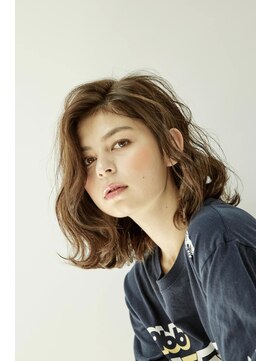 ティーシェル(TIECHEL) ミディアム、ウェーブ