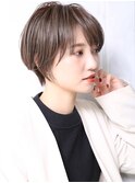 大人可愛い小顔ツヤ髪ツヤ感前下がりショートボブA1