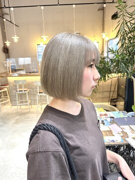 ソーコ(SOKO) ボブ×ホワイトベージュ