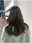 オリーブベージュ