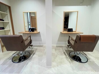 ラグージュ(Lux-u)の写真/【高城/駐車場◎】≪おしゃれでスタイリッシュな店内≫半個室のプライベート空間で極上のサロンタイムを♪