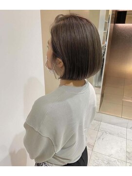 ビアンコ カーロ(Bianco caro) ショートボブ/かきあげバング/大人ボブ