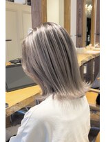 ラグーン(LAGOON)&nbsp;バレイヤージュグレージュハイライトダブルカラーケアブリーチ