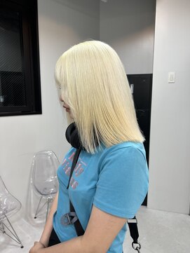 イオ(IO) ホワイトブロンド