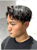 センターパートスパイラルパーマアップバングショート波巻き