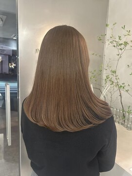 ニーイチイチ(211) ベージュカラー